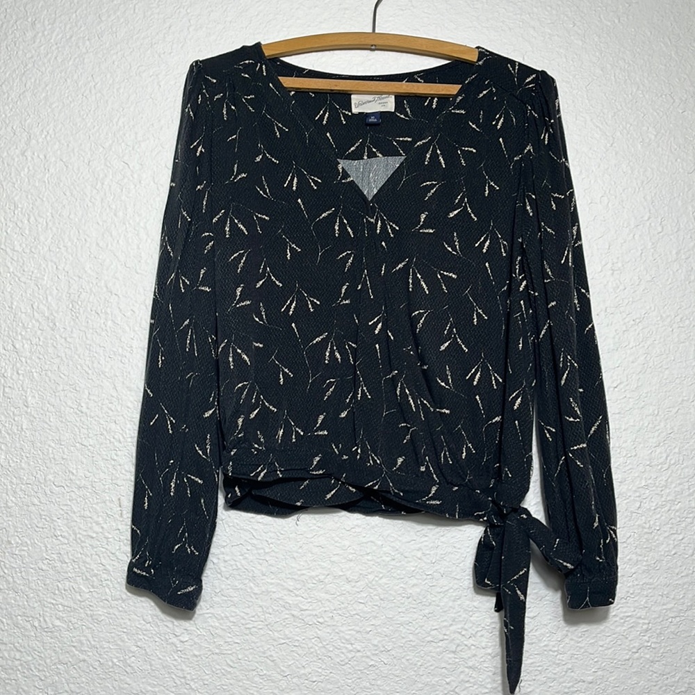 Universal Threads V Neck Crossbody Blouse